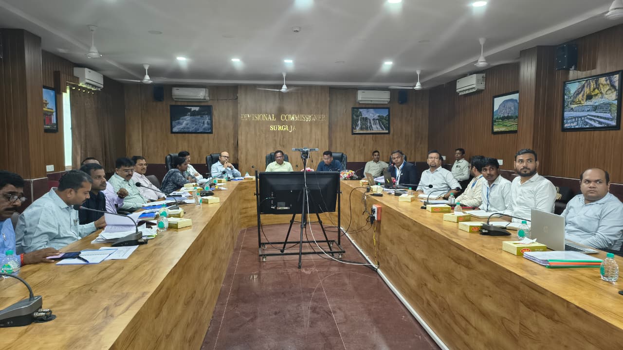 सरगुजा संभागायुक्त श्री नरेन्द्र कुमार दुग्गा की अध्यक्षता में शहरी गैस वितरण परियोजना के विस्तार एवं प्रोजेक्ट से संबंधित विषयों पर समीक्षा बैठक सम्पन्न शहरी गैस वितरण परियोजना से अब सरगुजा सम्भाग के घरों तक पहुंचाई जाएगी पाइपलाइन से गैस